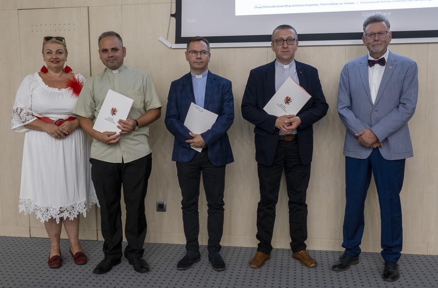 Wręczenie umów dotacyjnych na ochronę zabytków, fot. Wojtek Szabelski dla UMWKP