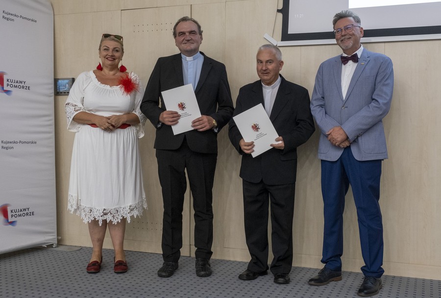 Wręczenie umów dotacyjnych na ochronę zabytków, fot. Wojtek Szabelski dla UMWKP