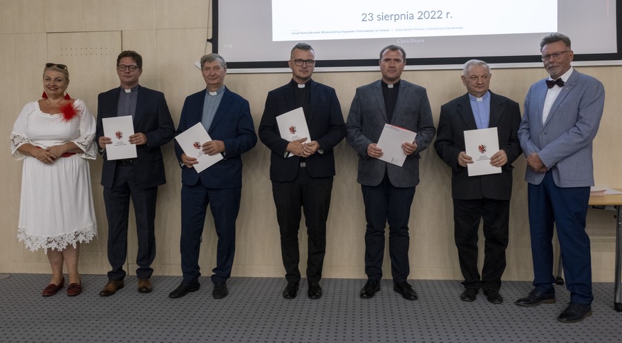 Wręczenie umów dotacyjnych na ochronę zabytków, fot. Wojtek Szabelski dla UMWKP