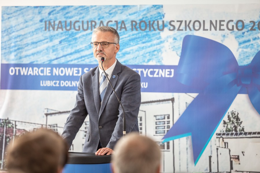 Inauguracja roku szkolnego w Lubiczu, fot. Szymon Zdziebło/tarantoga.pl dla UMWKP