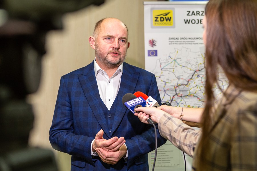 Podpisanie umowy na kolejny etap DW 544, fot. Szymon Zdziebło/tarantoga.pl dla UMWKP