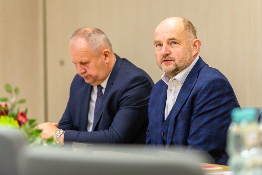 Podpisanie umowy na kolejny etap DW 544, fot. Szymon Zdziebło/tarantoga.pl dla UMWKP