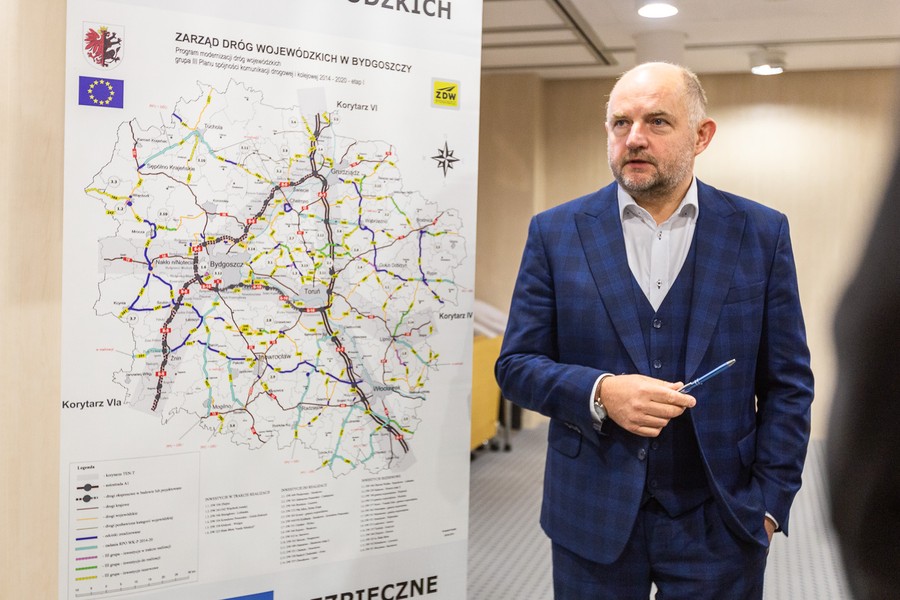 Podpisanie umowy na kolejny etap DW 544, fot. Szymon Zdziebło/tarantoga.pl dla UMWKP