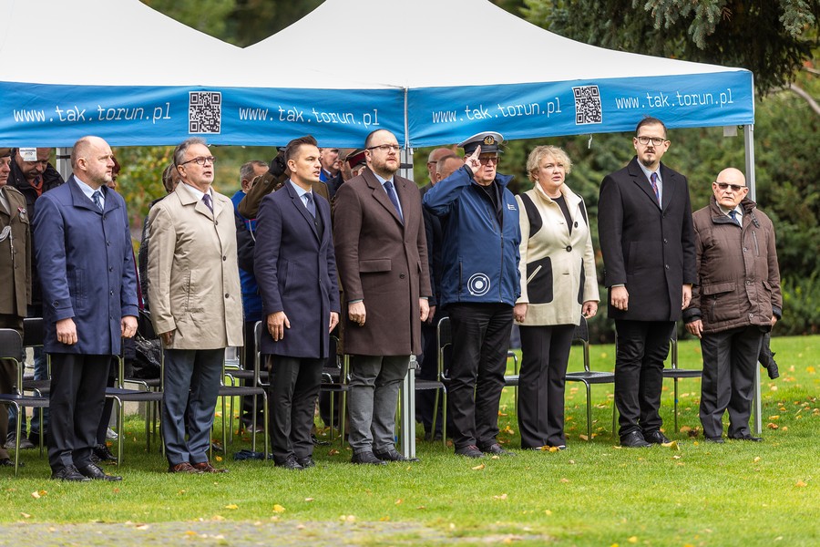Wojewódzkie obchody dnia pamięci ofiar zbrodni pomorskiej 1939, fot. Szymon Zdziebło/tarantoga.pl dla UMWKP