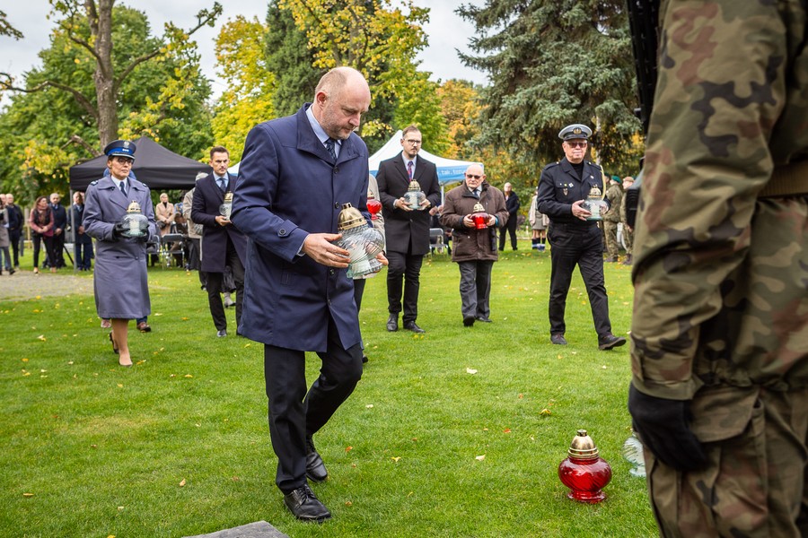 Wojewódzkie obchody dnia pamięci ofiar zbrodni pomorskiej 1939, fot. Szymon Zdziebło/tarantoga.pl dla UMWKP