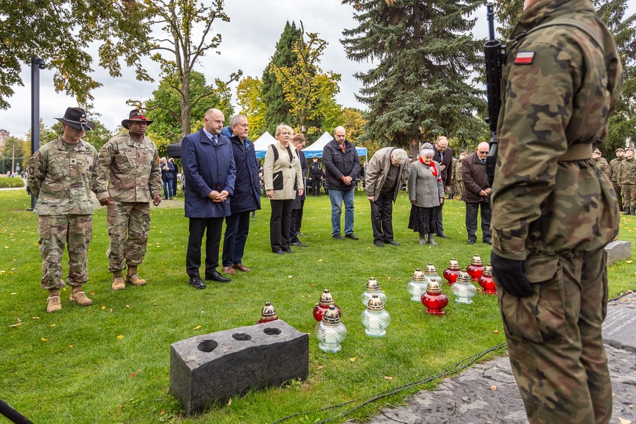 Wojewódzkie obchody dnia pamięci ofiar zbrodni pomorskiej 1939, fot. Szymon Zdziebło/tarantoga.pl dla UMWKP
