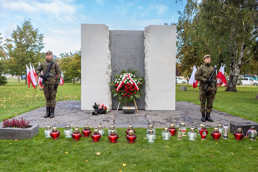 Wojewódzkie obchody dnia pamięci ofiar zbrodni pomorskiej 1939, fot. Szymon Zdziebło/tarantoga.pl dla UMWKP