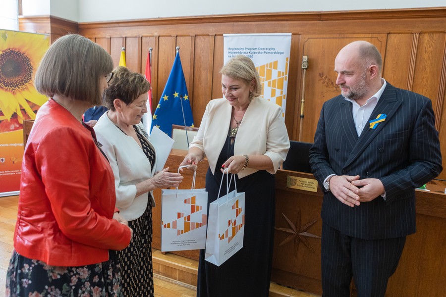 Podpisanie umów RPO i PROW, 17 października 2022 r., fot. Mikołaj Kuras dla UMWKP