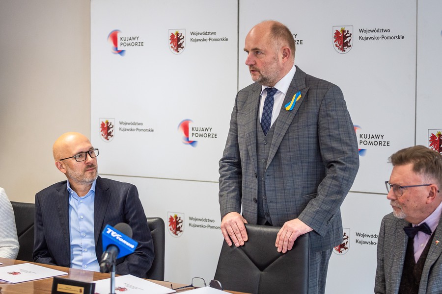 Ceremonia podpisania umowy z Arrivą RP, fot. Szymon Zdziebło/tarantoga.pl dla UMWKP