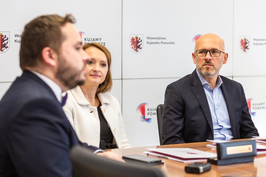 Ceremonia podpisania umowy z Arrivą RP, fot. Szymon Zdziebło/tarantoga.pl dla UMWKP