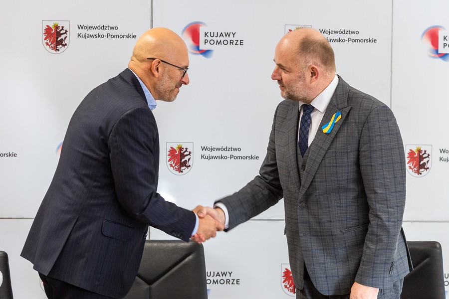 Ceremonia podpisania umowy z Arrivą RP, fot. Szymon Zdziebło/tarantoga.pl dla UMWKP