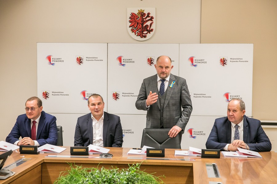 Ceremonia podpisania umowy z Polregio, fot. Andrzej Goiński/UMWKP