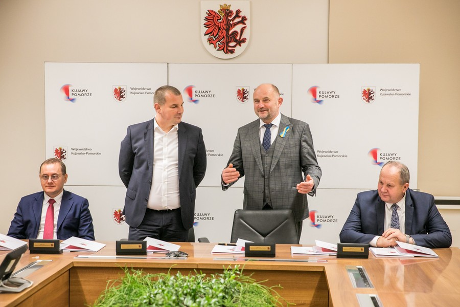 Ceremonia podpisania umowy z Polregio, fot. Andrzej Goiński/UMWKP