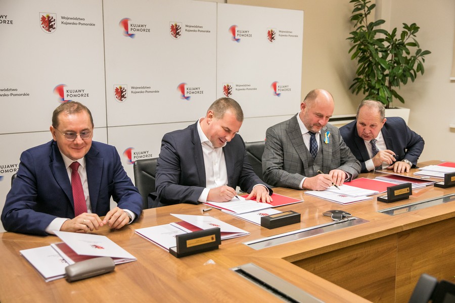 Ceremonia podpisania umowy z Polregio, fot. Andrzej Goiński/UMWKP