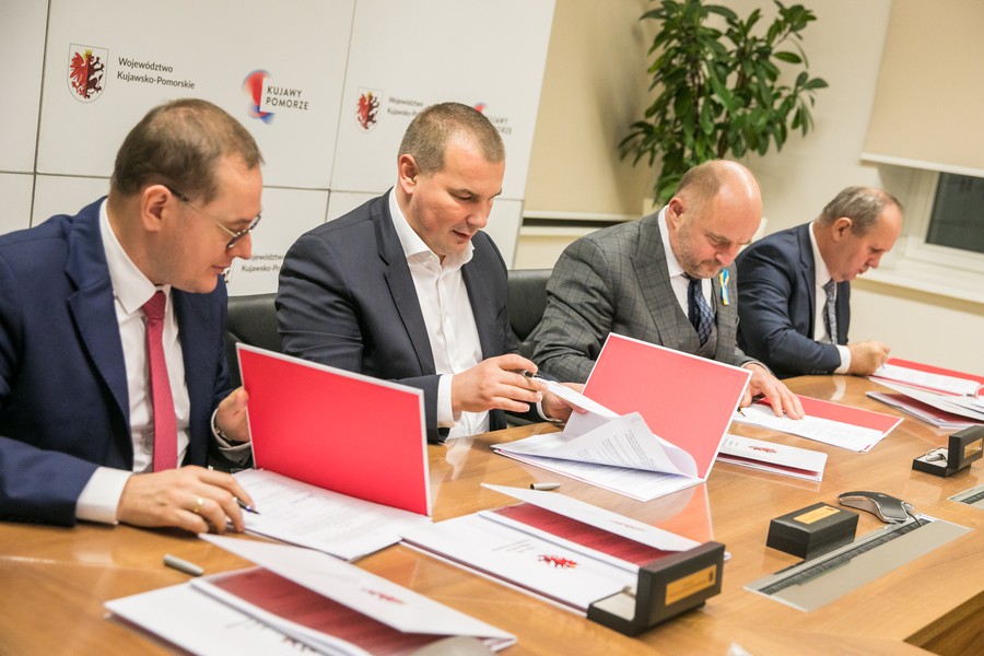Ceremonia podpisania umowy z Polregio, fot. Andrzej Goiński/UMWKP