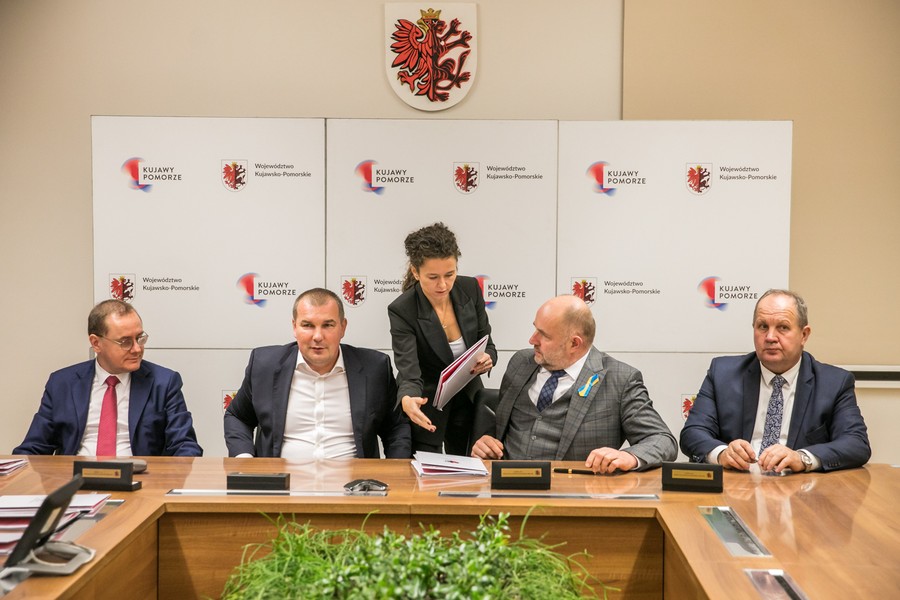 Ceremonia podpisania umowy z Polregio, fot. Andrzej Goiński/UMWKP