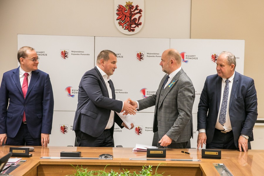 Ceremonia podpisania umowy z Polregio, fot. Andrzej Goiński/UMWKP