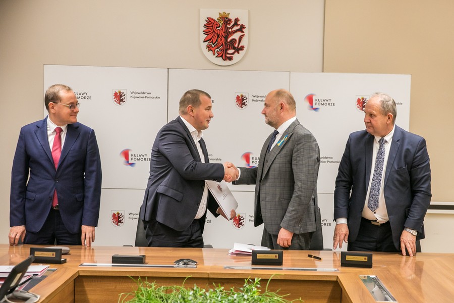 Ceremonia podpisania umowy z Polregio, fot. Andrzej Goiński/UMWKP
