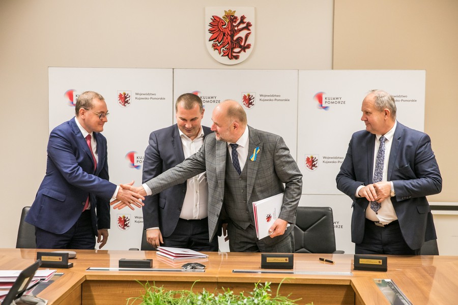 Ceremonia podpisania umowy z Polregio, fot. Andrzej Goiński/UMWKP