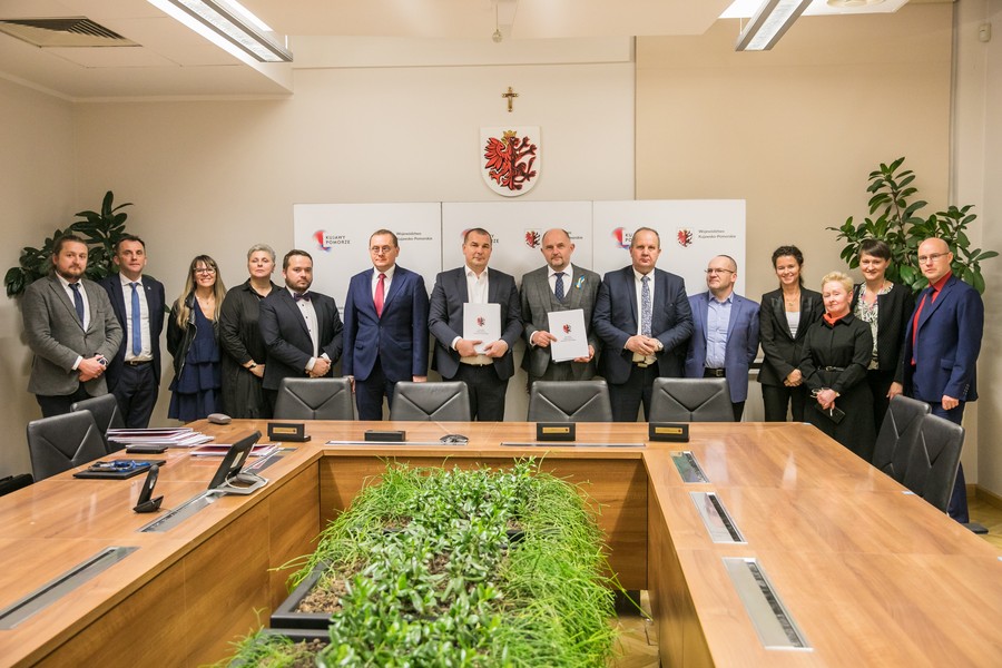 Ceremonia podpisania umowy z Polregio, fot. Andrzej Goiński/UMWKP