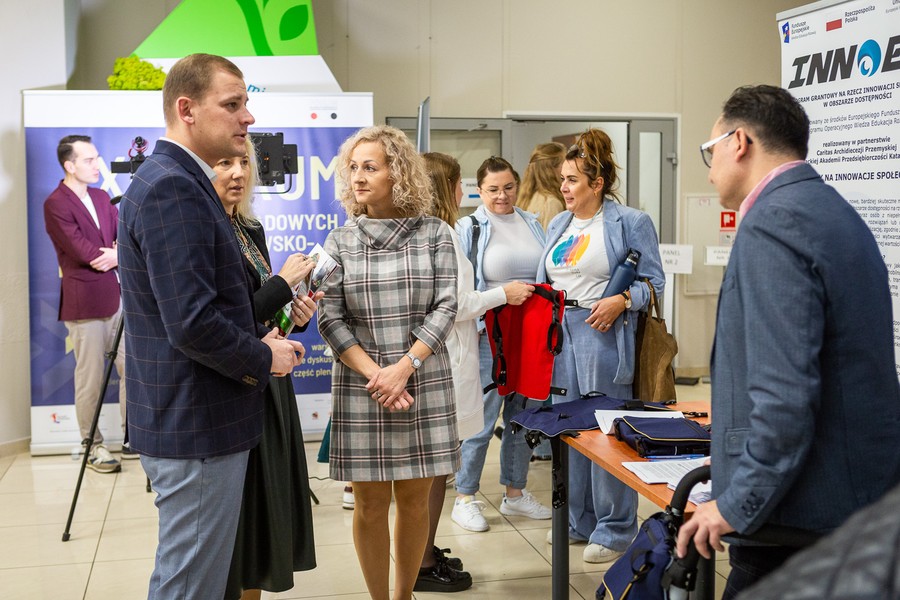 Forum Organizacji Pozarządowych w Toruniu, fot. Szymon Zdziebło/tarantoga.pl dla UMWKP