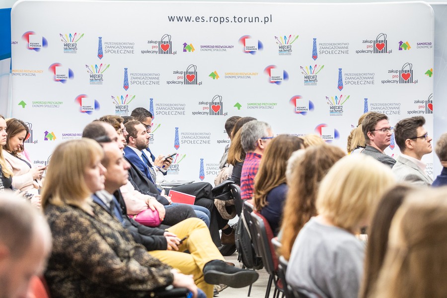 Forum Organizacji Pozarządowych w Toruniu, fot. Szymon Zdziebło/tarantoga.pl dla UMWKP
