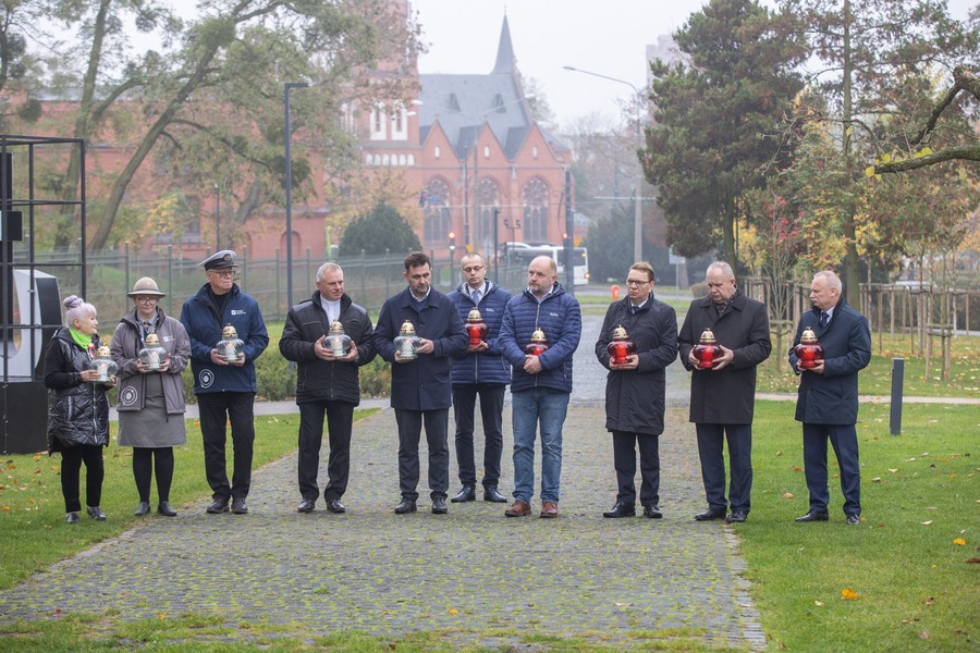 Znicze w Parku Pamięci, fot. Mikołaj Kuras dla UMWKP