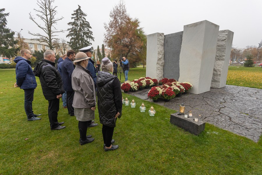 Znicze w Parku Pamięci, fot. Mikołaj Kuras dla UMWKP