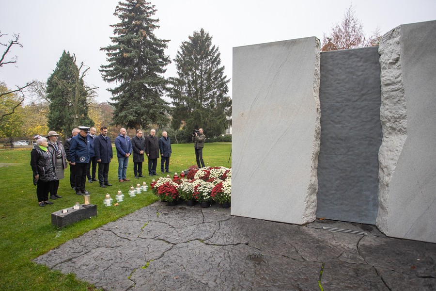 Znicze w Parku Pamięci, fot. Mikołaj Kuras dla UMWKP