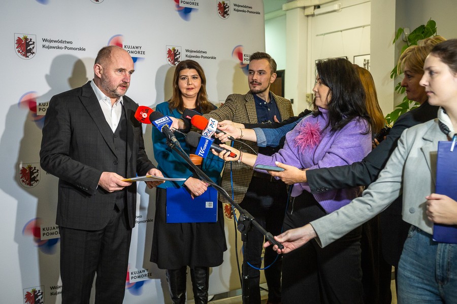 Briefing prasowy marszałka Piotra Całbeckiego i prezesa KPFP Agnieszki Wasity, fot. Szymon Zdziebło/tarantoga.pl dla UMWKP