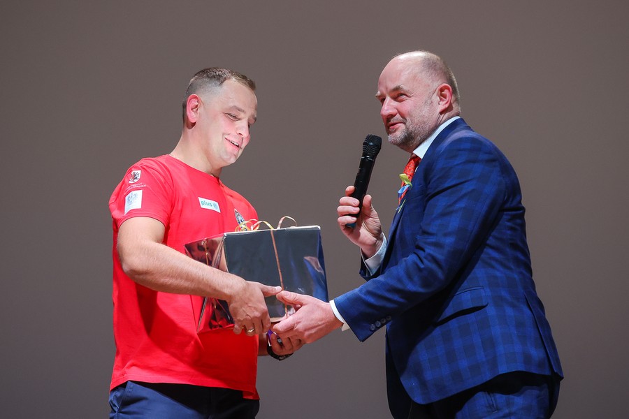 Wręczenie medalu Unitas Durat Marcinowi Rychczyńskiemu, fot. Mikołaj Kuras dla UMWKP