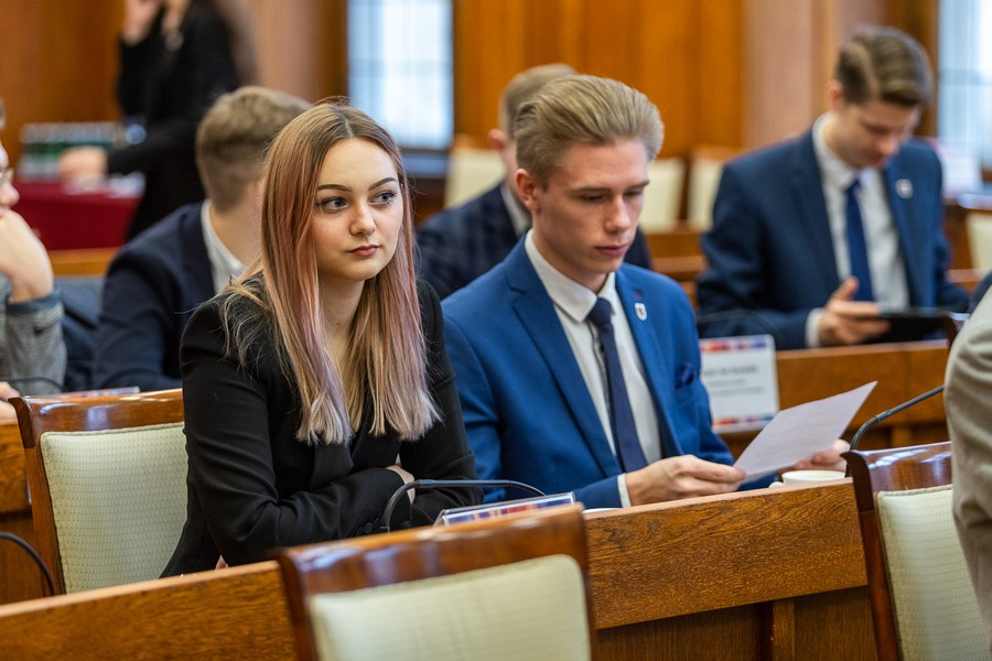Sesja Młodzieżowego Sejmiku Województwa Kujawsko-Pomorskiego, fot. Szymon Zdziebło/tarantoga.pl dla UMWKP