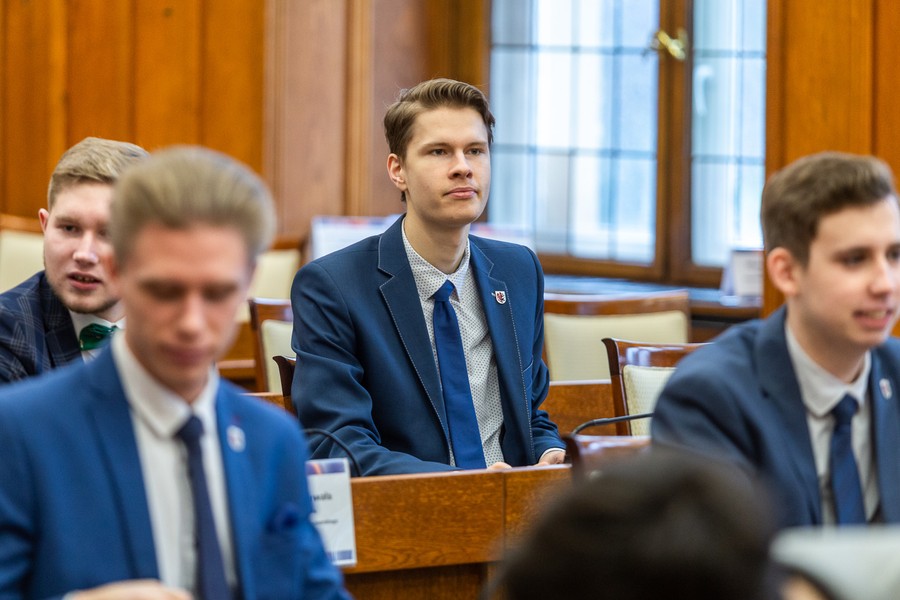 Sesja Młodzieżowego Sejmiku Województwa Kujawsko-Pomorskiego, fot. Szymon Zdziebło/tarantoga.pl dla UMWKP