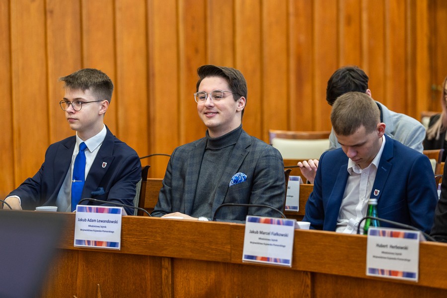 Sesja Młodzieżowego Sejmiku Województwa Kujawsko-Pomorskiego, fot. Szymon Zdziebło/tarantoga.pl dla UMWKP