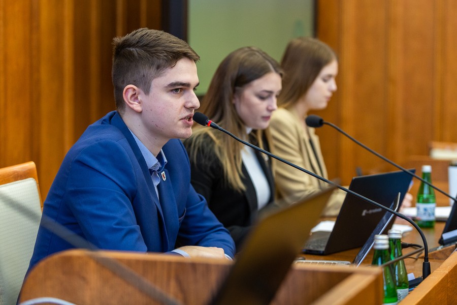 Sesja Młodzieżowego Sejmiku Województwa Kujawsko-Pomorskiego, fot. Szymon Zdziebło/tarantoga.pl dla UMWKP