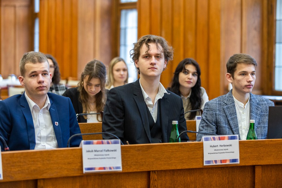 Sesja Młodzieżowego Sejmiku Województwa Kujawsko-Pomorskiego, fot. Szymon Zdziebło/tarantoga.pl dla UMWKP