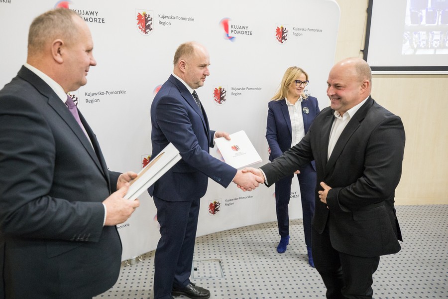 Wręczenie umów PROW, fot. Andrzej Goiński/UMWKP