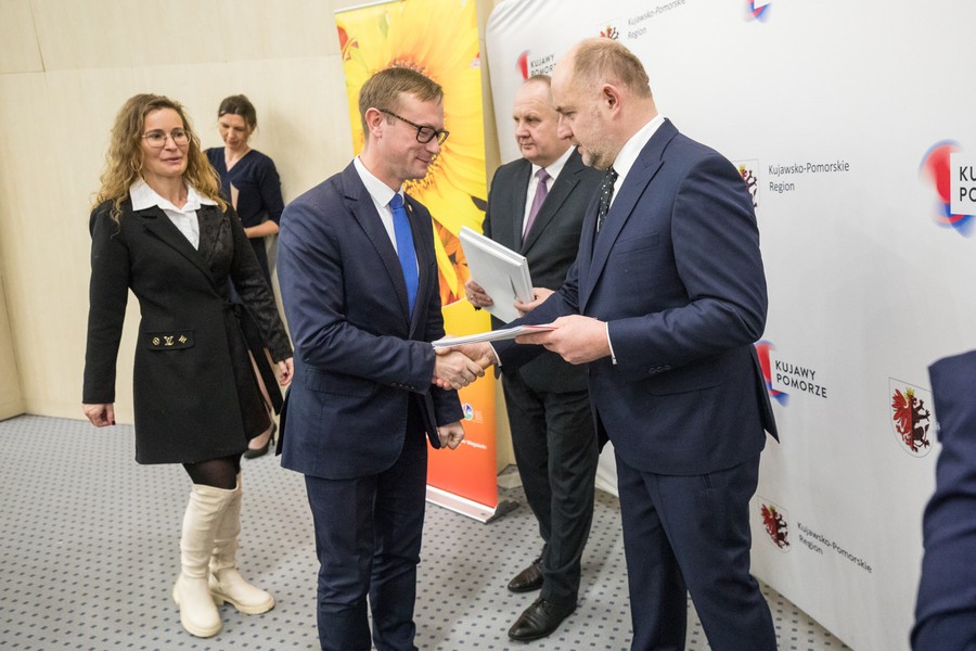 Wręczenie umów PROW, fot. Andrzej Goiński/UMWKP