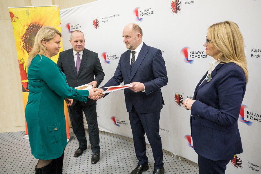 Wręczenie umów PROW, fot. Andrzej Goiński/UMWKP