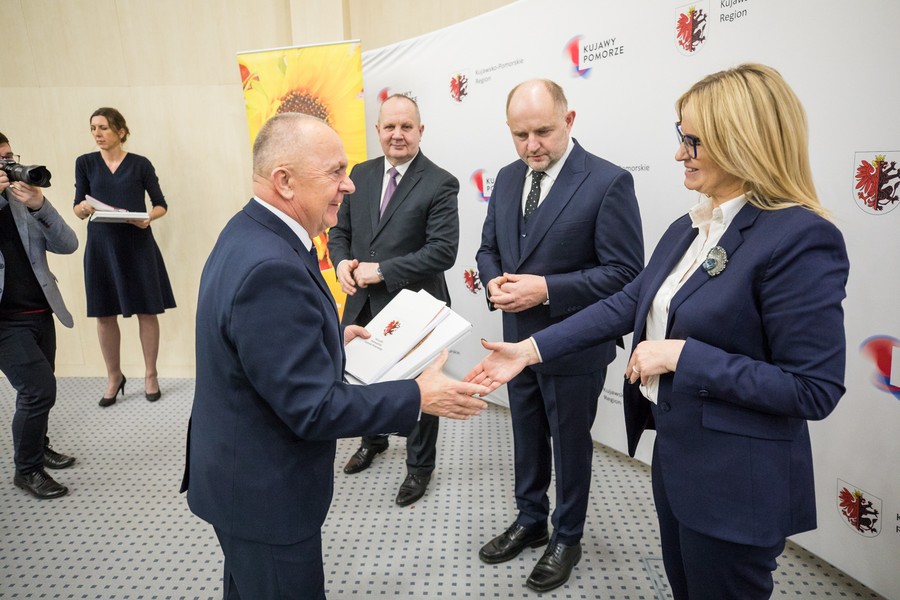 Wręczenie umów PROW, fot. Andrzej Goiński/UMWKP