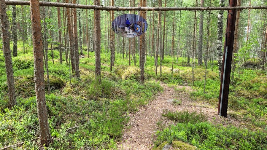 Oznakowanie skrótu na szlaku na obszarze ciszy Nukula, fot. Rafał Modrzewski