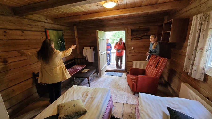 Przykład zaadaptowanej chaty z XVIII w. do celów turystycznych, Nukula, fot. Rafał Modrzewski