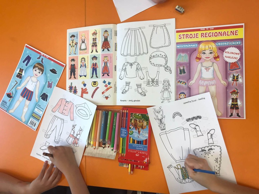 Stroje ludowe-kolorowanki, autor zdjęcia K. Sypniewska