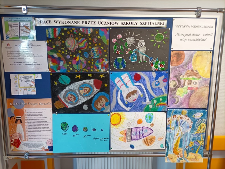 Wojewódzki Szpital Dziecięcy - wystawa prac nagrodzonych w konk. plast. Wstrzymał słóńce - zmienił wizję wszechświata autorka zdjęcia Marta Modrzyńska