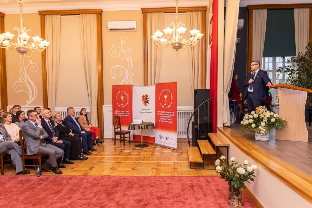 wykład absolwenta szkoły - dr hab. Marcina Wiśniewskiego prof. UMK