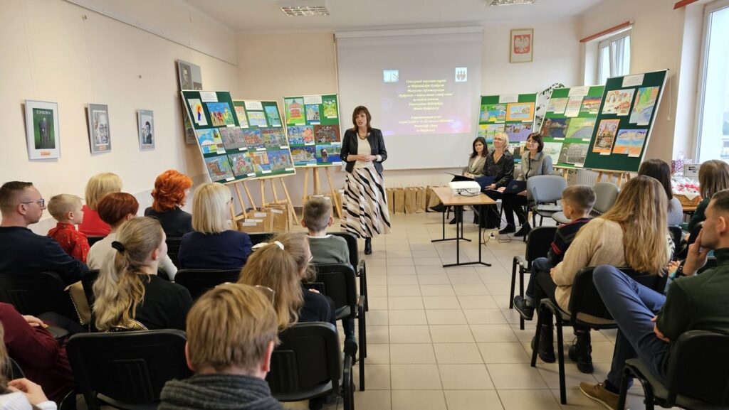 Powitanie gości przez Dyrektor ZS 33 w Bydgoszczy