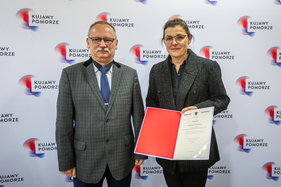 Wręczenie aktów powołania do Wojewódzkiej Społecznej Rady ds. Osób Niepełnosprawnych, fot. Szymon Zdziebło/tarantoga.pl dla UMWKP