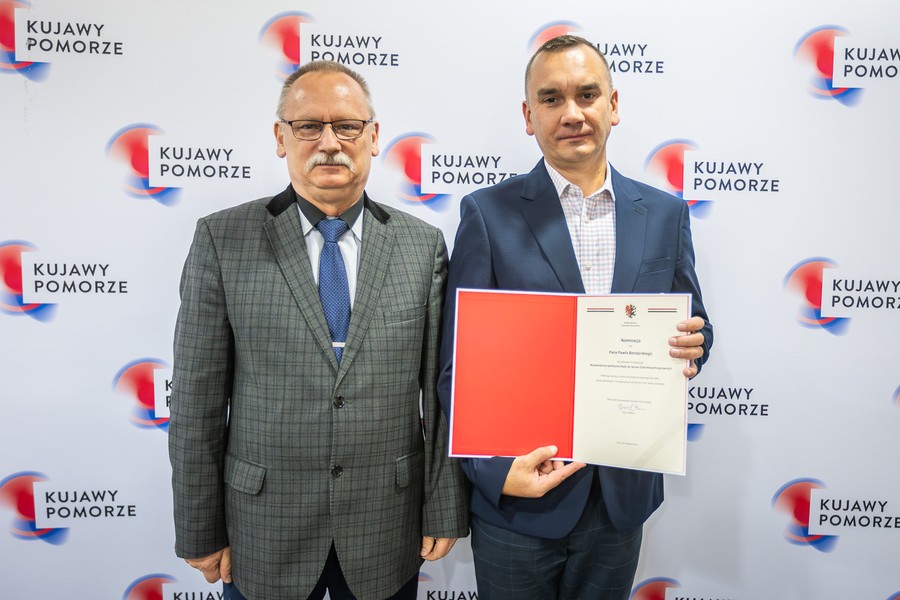 Wręczenie aktów powołania do Wojewódzkiej Społecznej Rady ds. Osób Niepełnosprawnych, fot. Szymon Zdziebło/tarantoga.pl dla UMWKP