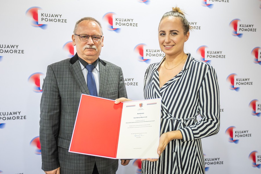 Wręczenie aktów powołania do Wojewódzkiej Społecznej Rady ds. Osób Niepełnosprawnych, fot. Szymon Zdziebło/tarantoga.pl dla UMWKP