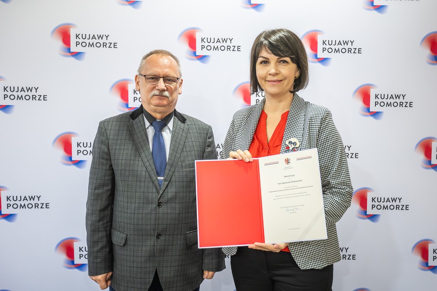 Wręczenie aktów powołania do Wojewódzkiej Społecznej Rady ds. Osób Niepełnosprawnych, fot. Szymon Zdziebło/tarantoga.pl dla UMWKP